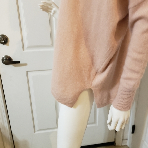 Minnie Rose Size XS Elegant Women's V-Neck Sweater in Soft Pink - Picture 4 of 8